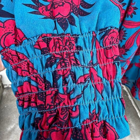 Abercrombie and Fitch women’s L blouse with elastic neck, bodice, and cuffs - Picture 4 of 10